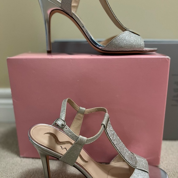 Ladies Silver Heels - Picture 3 of 3